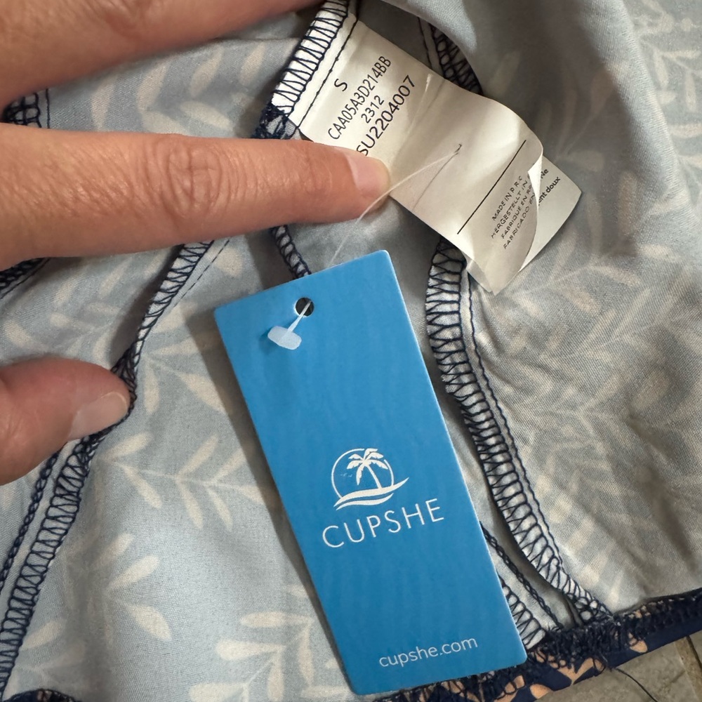 Elegant Blue and White Leaf Print Dress - Picture 3 of 3